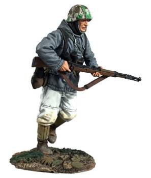 WW2: German Volksgrenadier in Parka Running with K-98 No.1