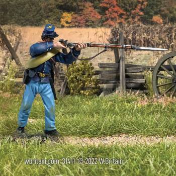 American Civil War: Union Corporal in State Jacket Standing Firing