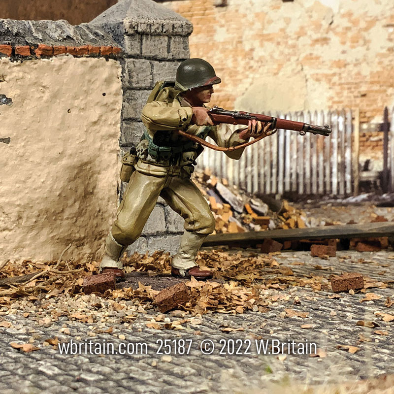 WW2: U.S. Infantryman Advancing with Caution 1944-45