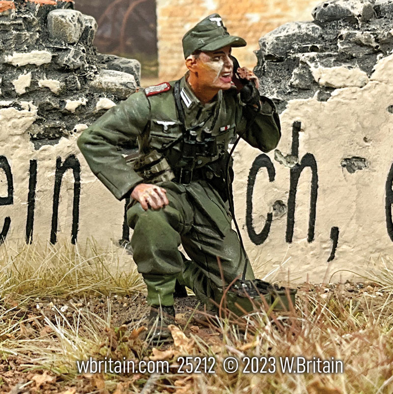 WW2: German Artillery Officer on Field Phone 1941-45