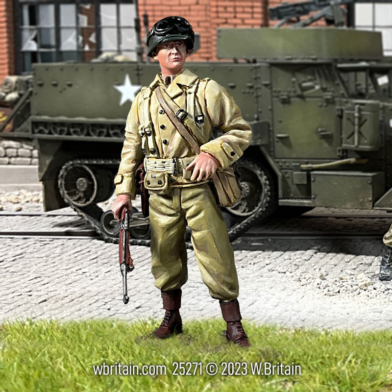 WW2: U.S. Armored Infantry Company Officer with M1 Carbine