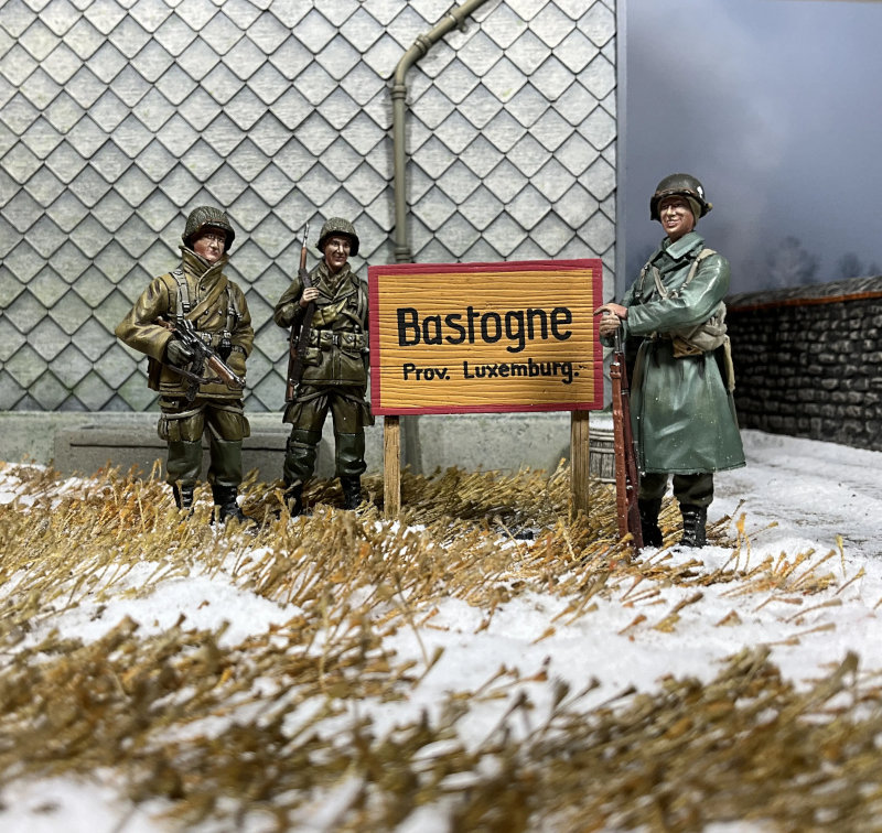 WW2: Welcome to Bastogne, 101st Airborne 327th Glider Infantry, 3 Figures and Accessory Set